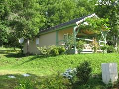 Foto Chalets meublés dans parc résidentiel avec piscines